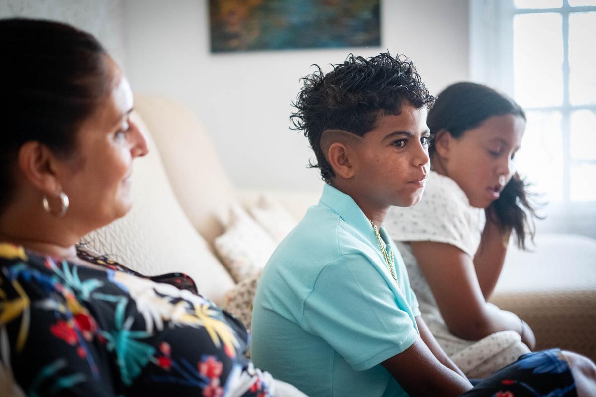 Familia de acogida de dos niños de Tinduf