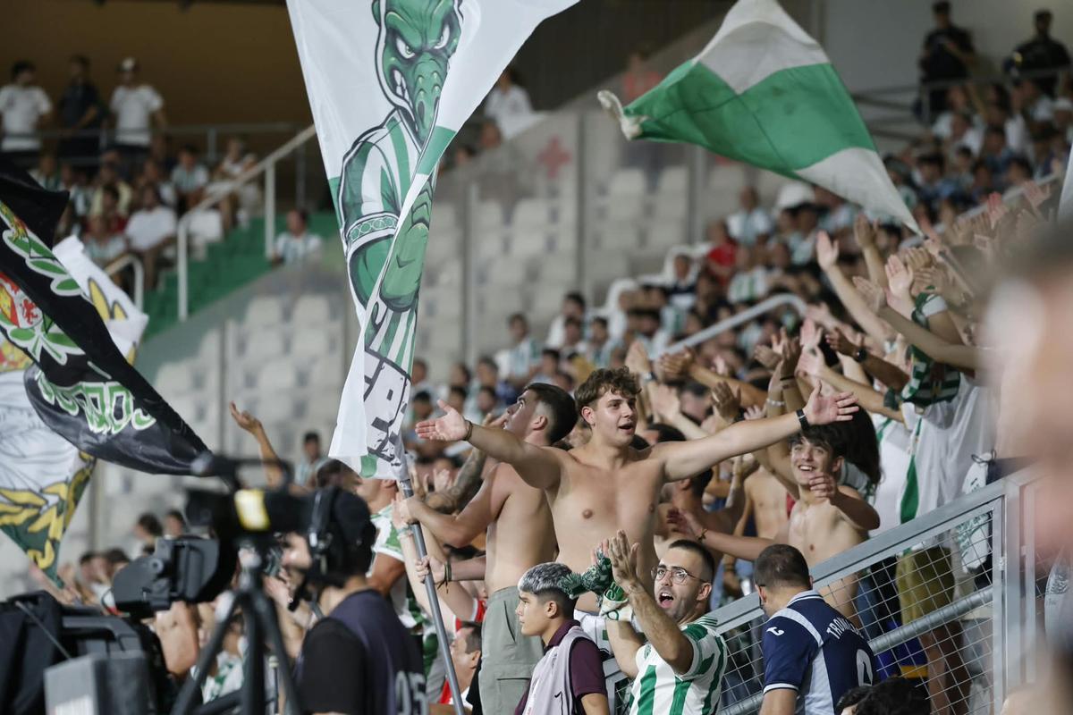 Córdoba CF-Granada | Las imágenes del partido de LaLiga Hypermotion Córdoba CF-Granada | Las imágenes del partido de LaLiga Hypermotion