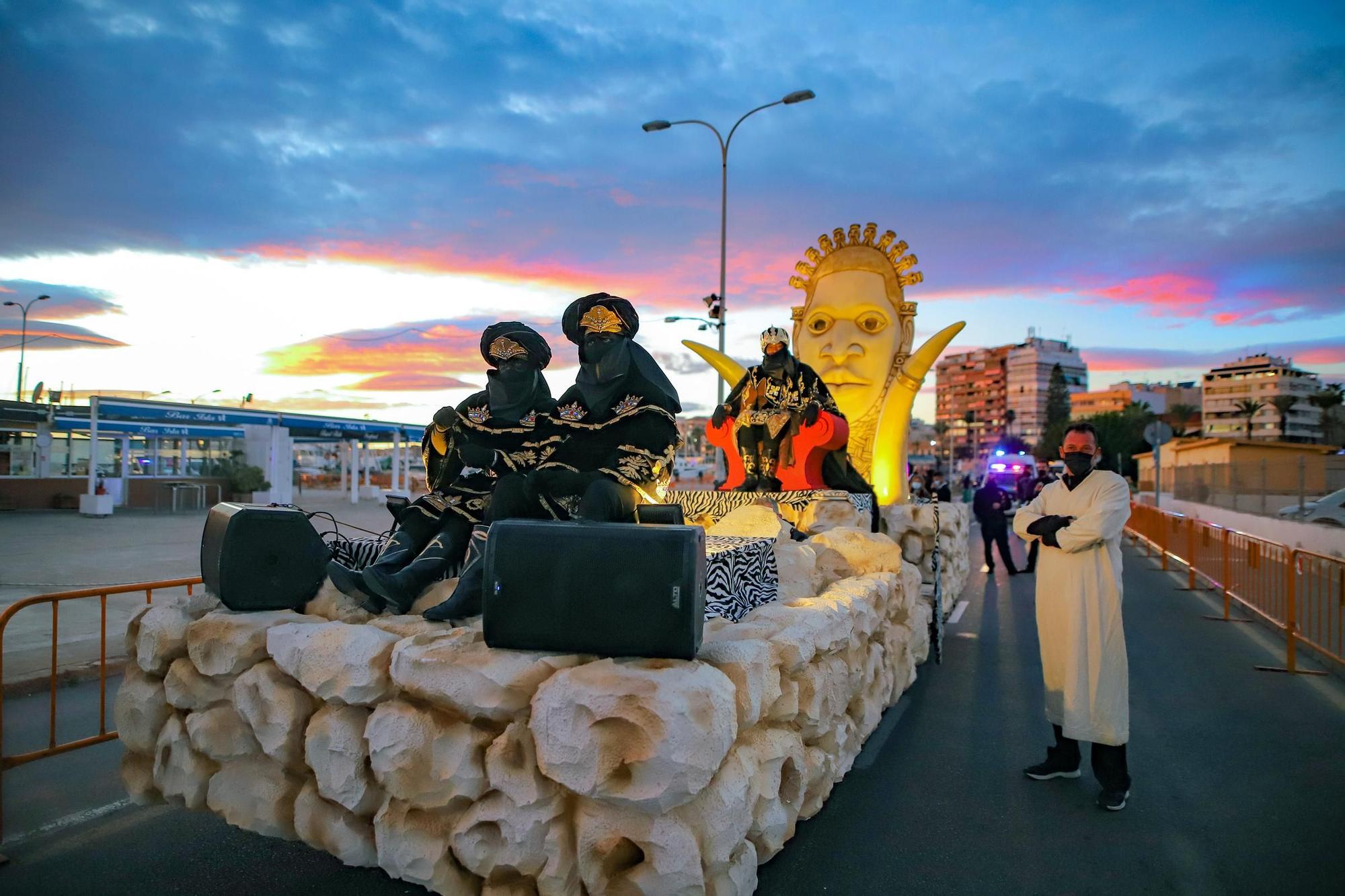 Los Reyes Magos desembarcan en Torrevieja