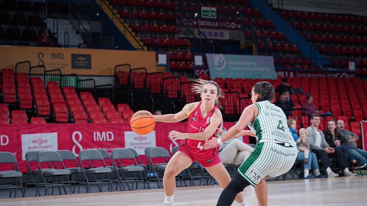 Acción de ataque del Cajasol Sevilla contra el Azulmarino.