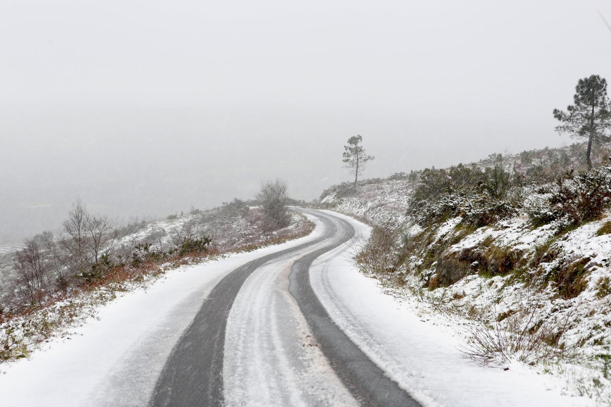 Galicia se tiñe de blanco: nieve, hielo y granizo por toda la comunidad