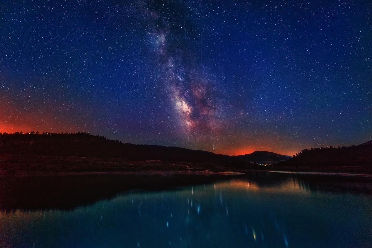 Cielo estrellado en el Embalse del Taibilla, en la Sierra del Segura