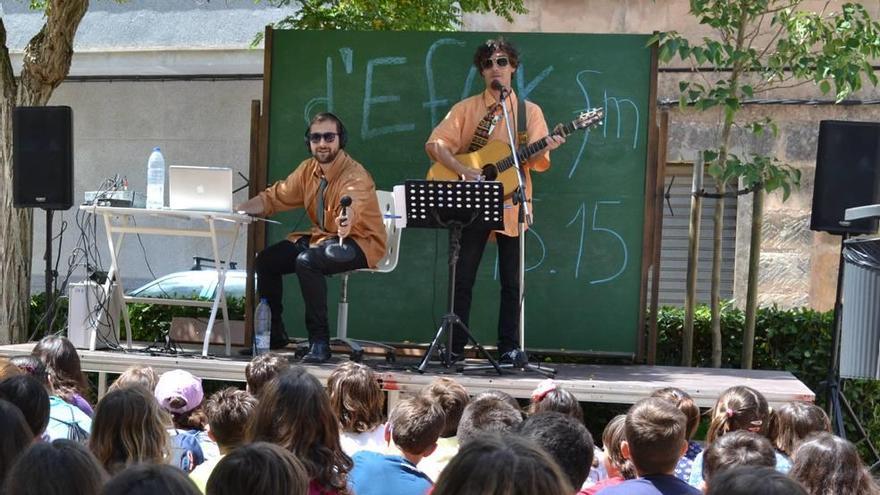 Un programa de radio para dar a conocer a Guillem d&#039;Efak