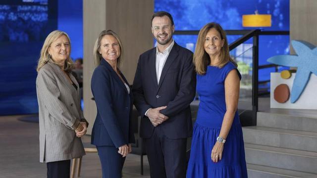Mónica Izquierdo, directora de la ‘all in one’ Ibiza; Gaëlle Le Dour, directora de área de Negocio; Antoni Palau, director del centro de Empresas, y Marta Guitián, directora de Wealth Management, de CaixaBank en Ibiza y Formentera. | FOTOS :CAIXABANK