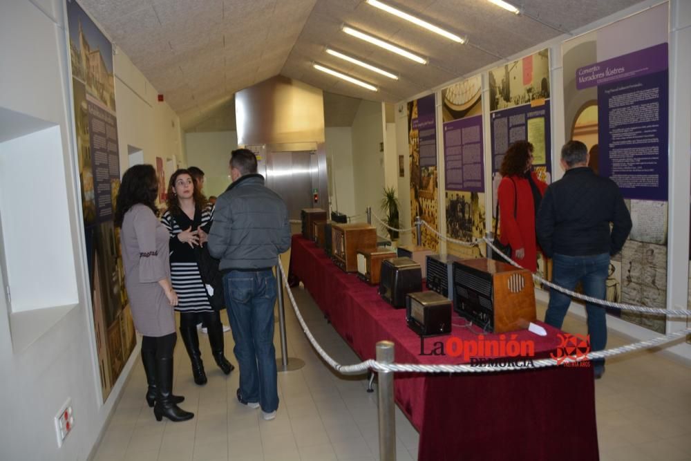 Exposición de radios antiguas en Cieza