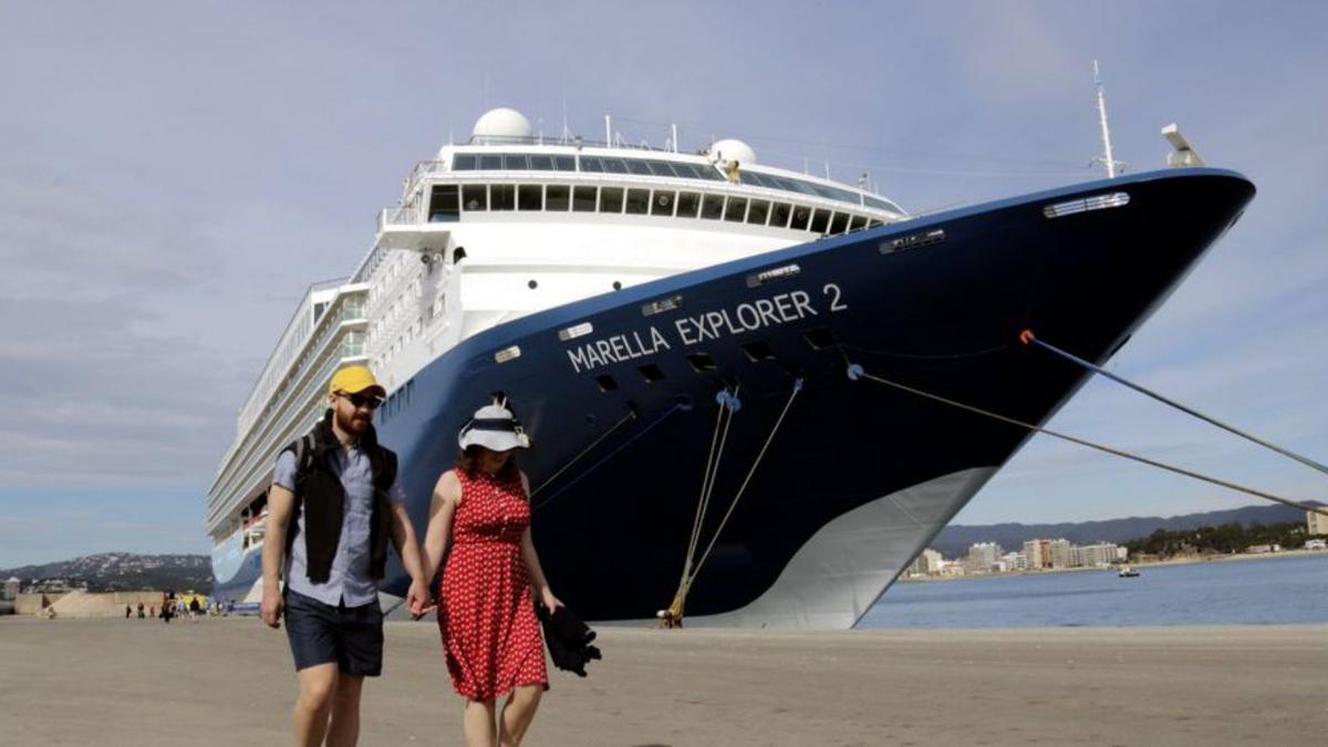 El Marella Explorer al port de Palamós. | DDG (ARXIU)