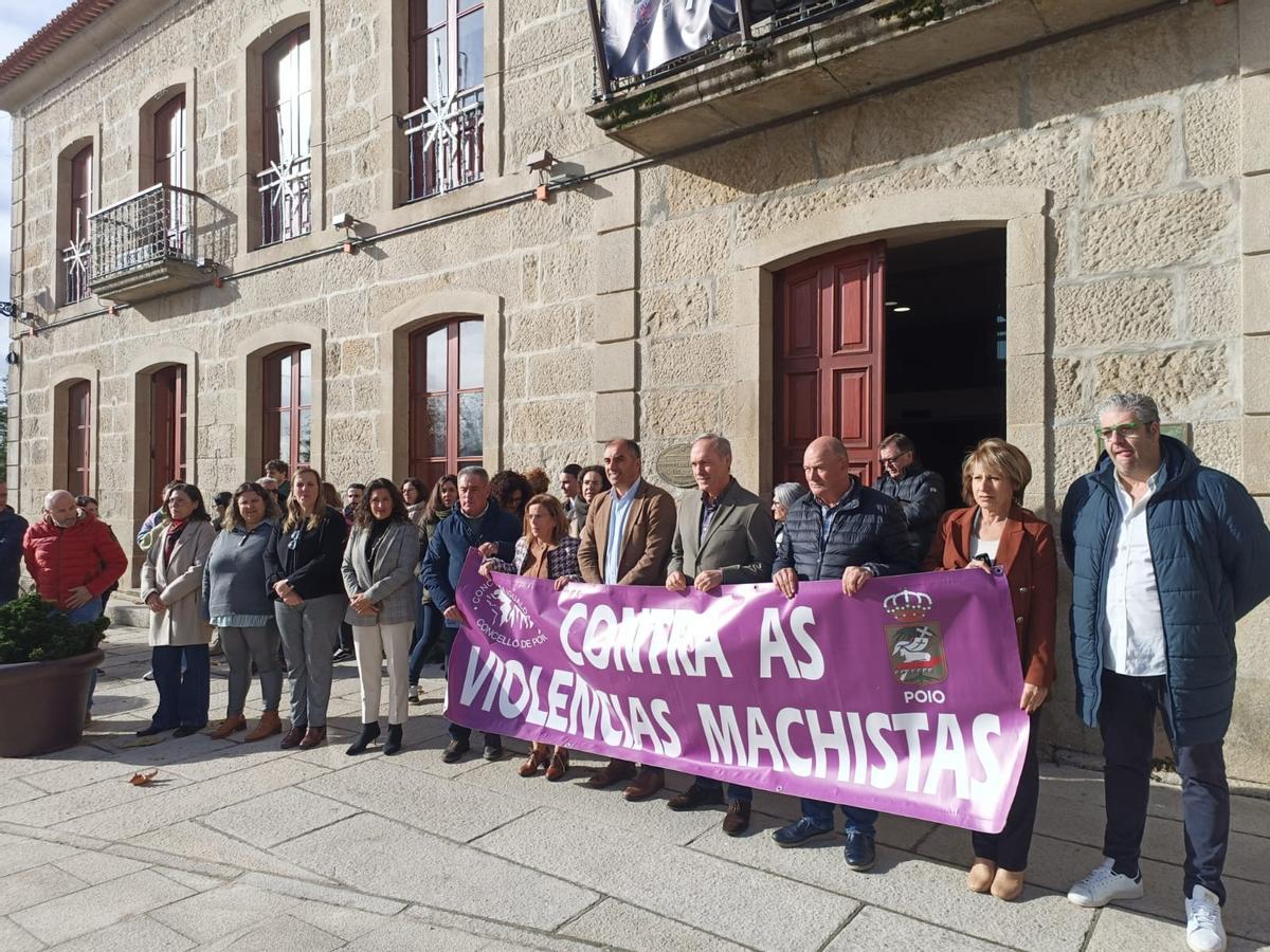 Concentración ante la casa consistorial de Poio.