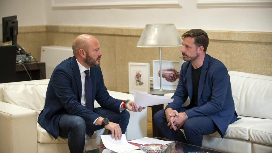 Vicent Muñoz, alcalde de la Font, junto al presidente de la Diputación Toni Gaspar