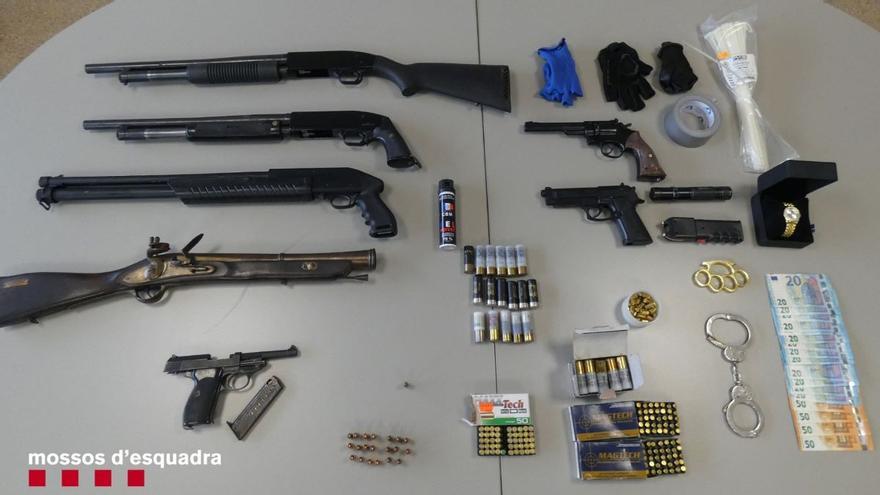 Detenen un home a Figueres després d&#039;un assalt violent a casa d&#039;una família i troben armes i munició