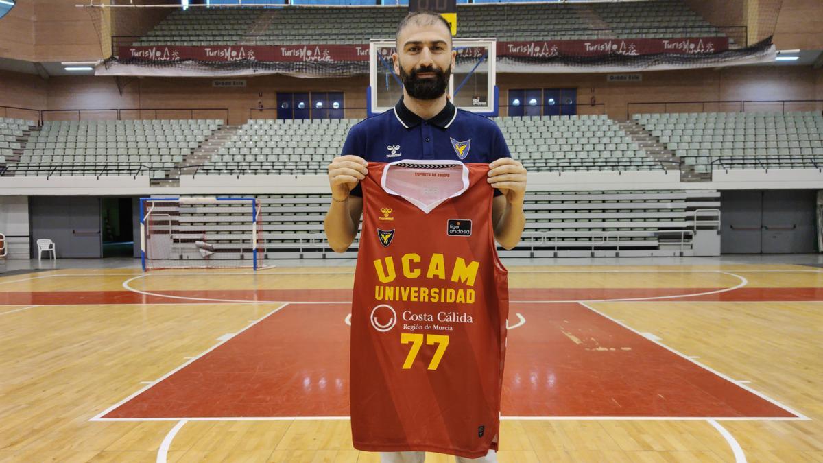 Kostas Vasileiadis, en su presentación como jugador del UCAM Murcia CB