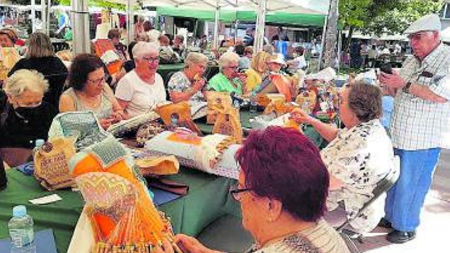 Més de 170 persones participen en la 27a edició de la tradicional trobada de puntaires de Calaf