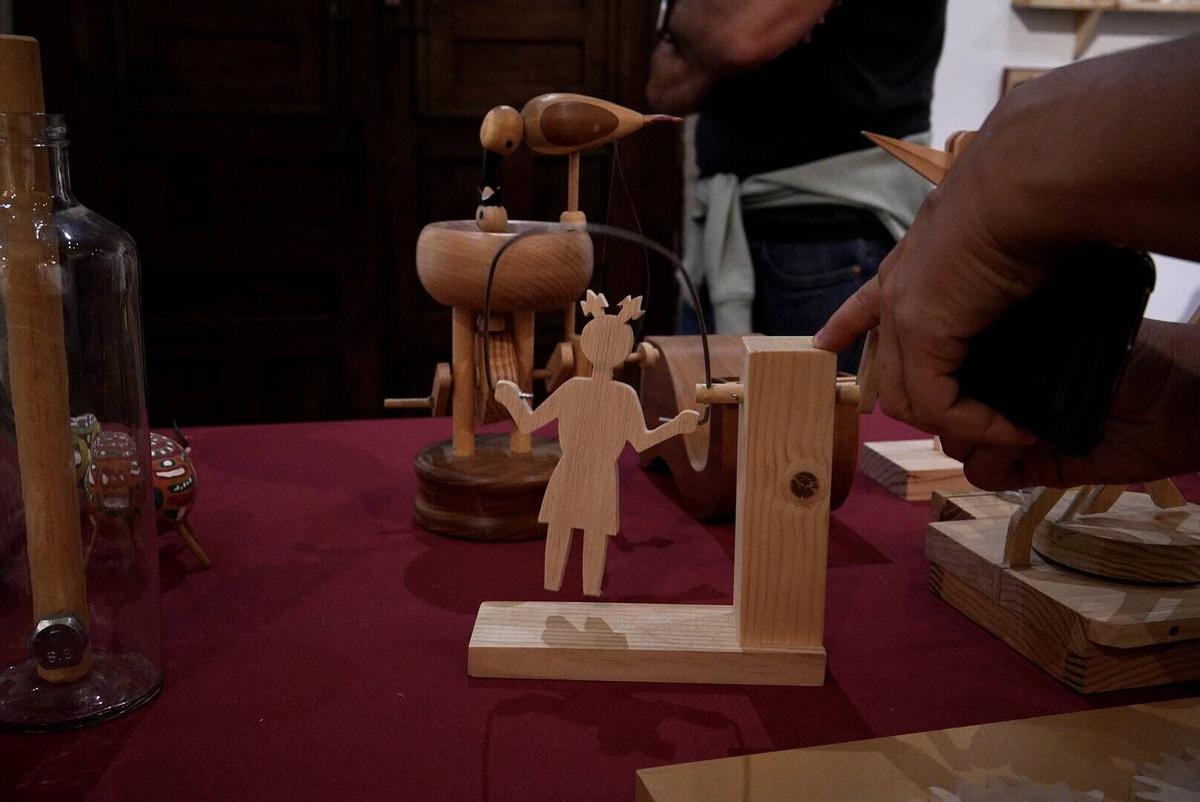 Muestra de piezas de madera en la sala de exposiciones de La Encarnación hasta el 6 de septiembre.