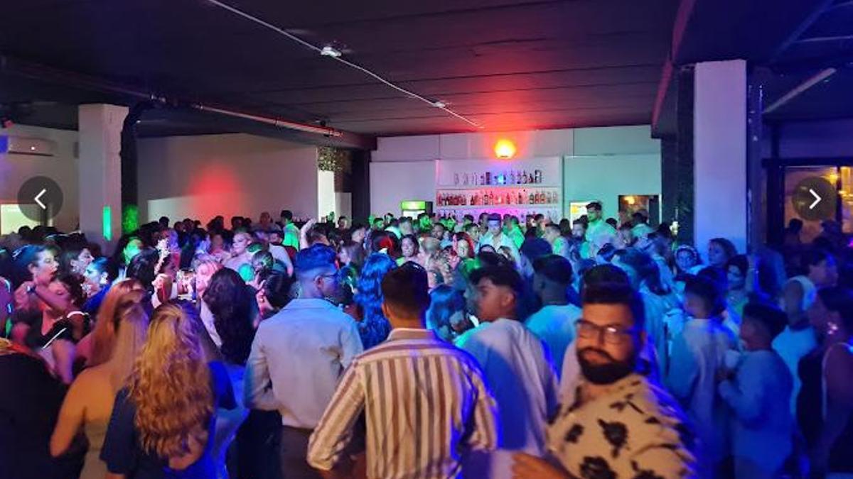 Fiesta de Nochebuena en la sala Dubai.