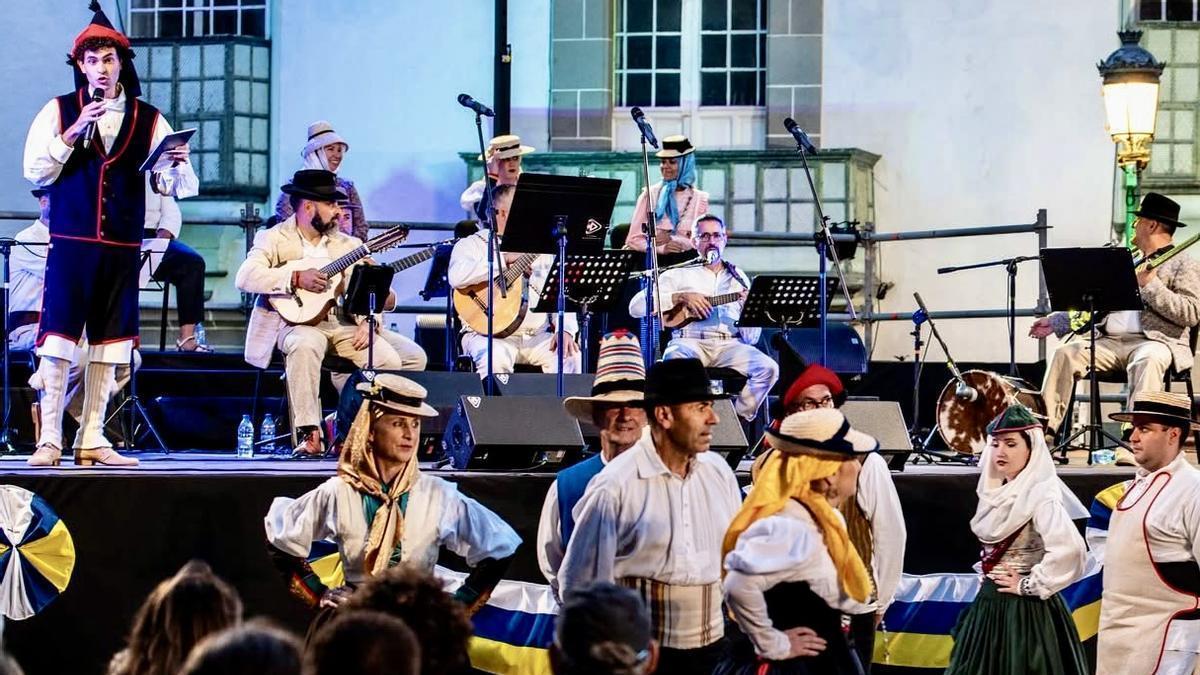 Telde convierte la Plaza de San Juan en una gran fiesta de la música canaria