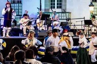 Telde convierte la Plaza de San Juan en una gran fiesta de la música canaria