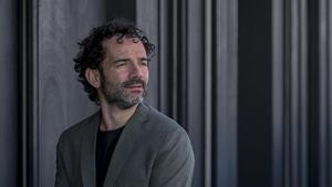 El cineasta y escritor Luis López Carrasco, director de El año del descubrimiento y ganador del Premio Herralde.