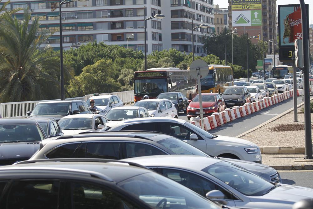 Atasco de tráfico en València por las obras en Blanquerías