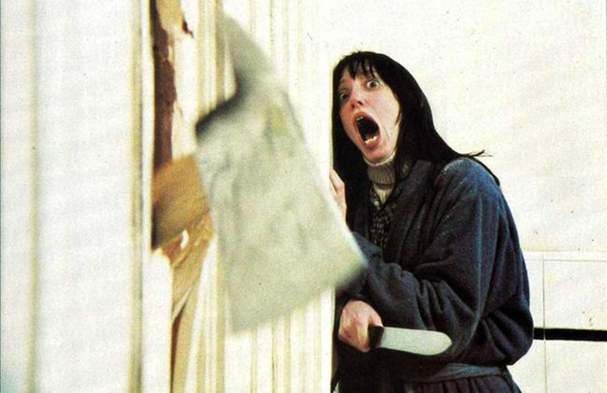 Shelley Duvall, aterrada, frente al hacha que esgrime Jack Nicholson en 'El resplandor'.