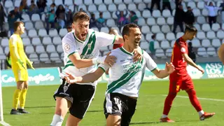 El Córdoba CF suda, sufre y gana al Mensajero