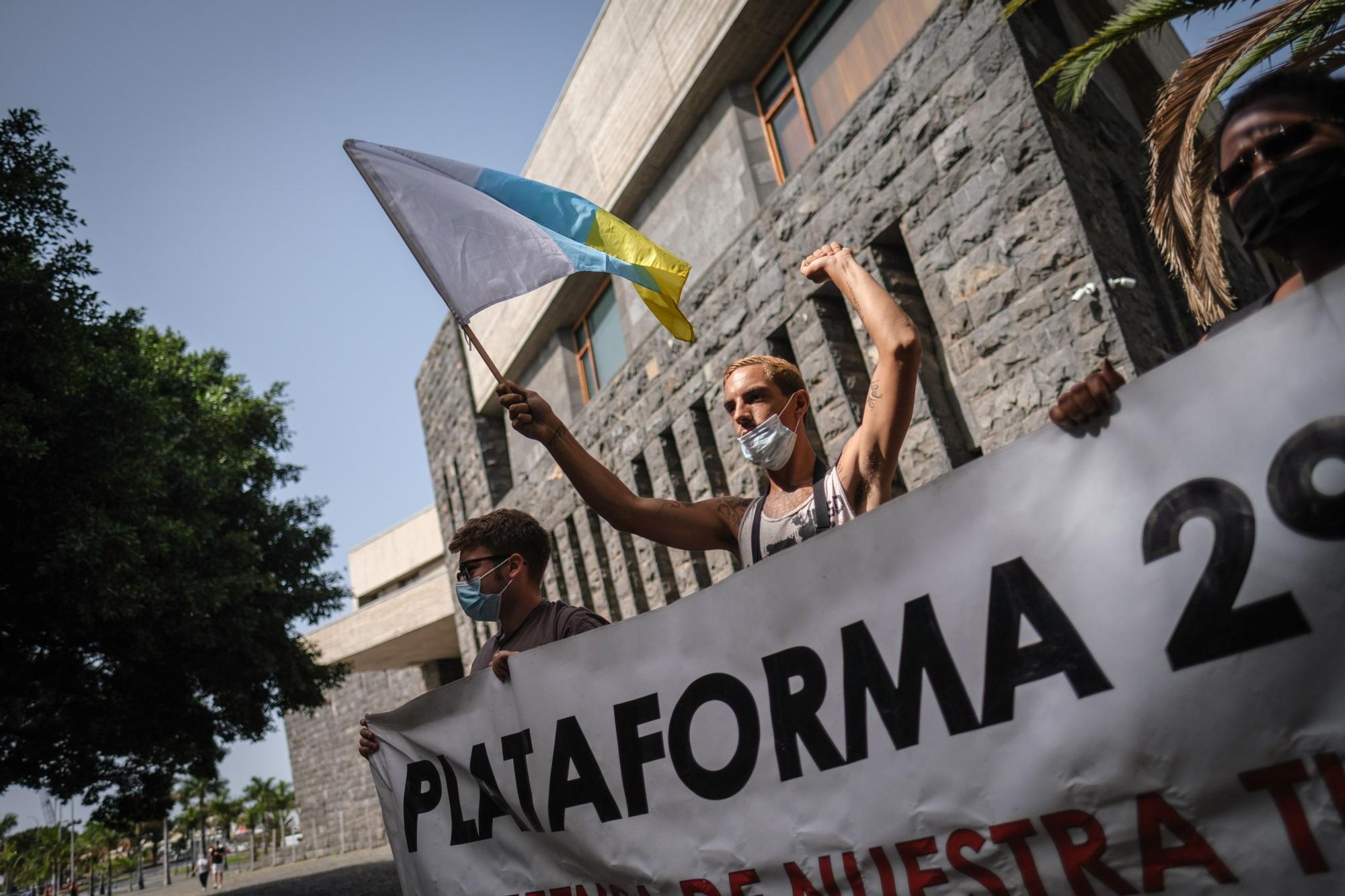 Marcha de los afectados por los desahucios en Santa Cruz