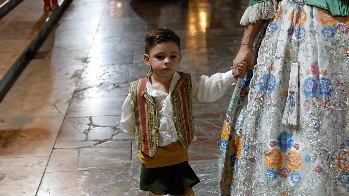 Búscate en el primer día de la ofrenda por la Calle Caballeros de las 21:00 a las 22:00