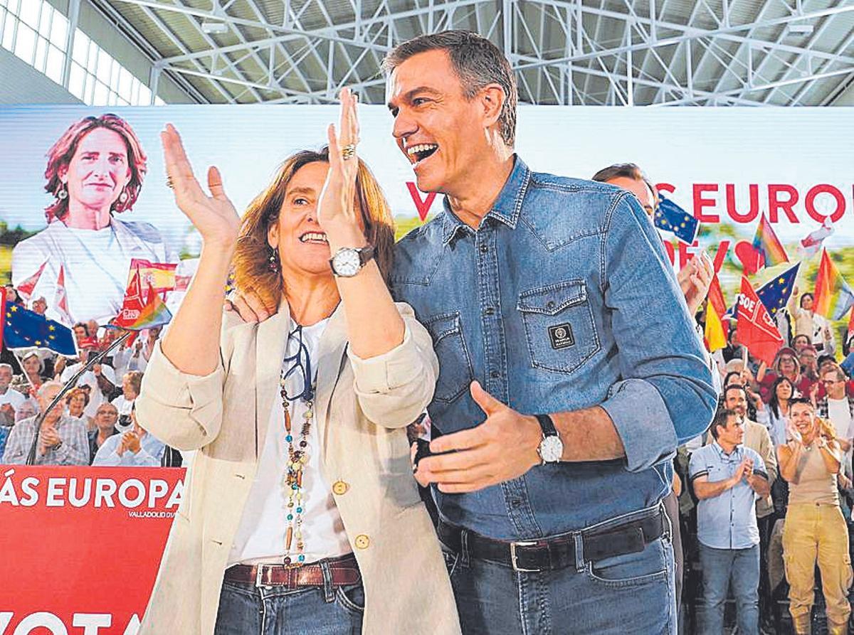 Teresa Ribera y Pedro Sánchez, durante un mitin en Valladolid.