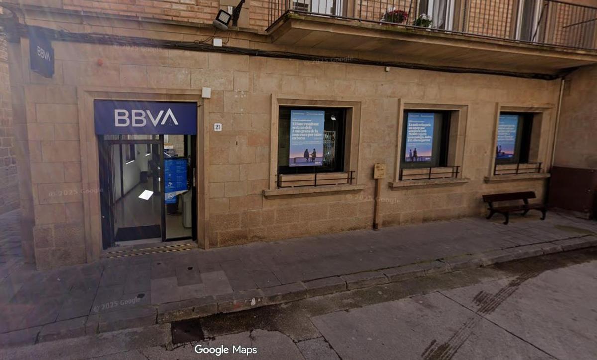 El caixer del carrer Castellvell de Solsona, on ha quedat atrapada una persona