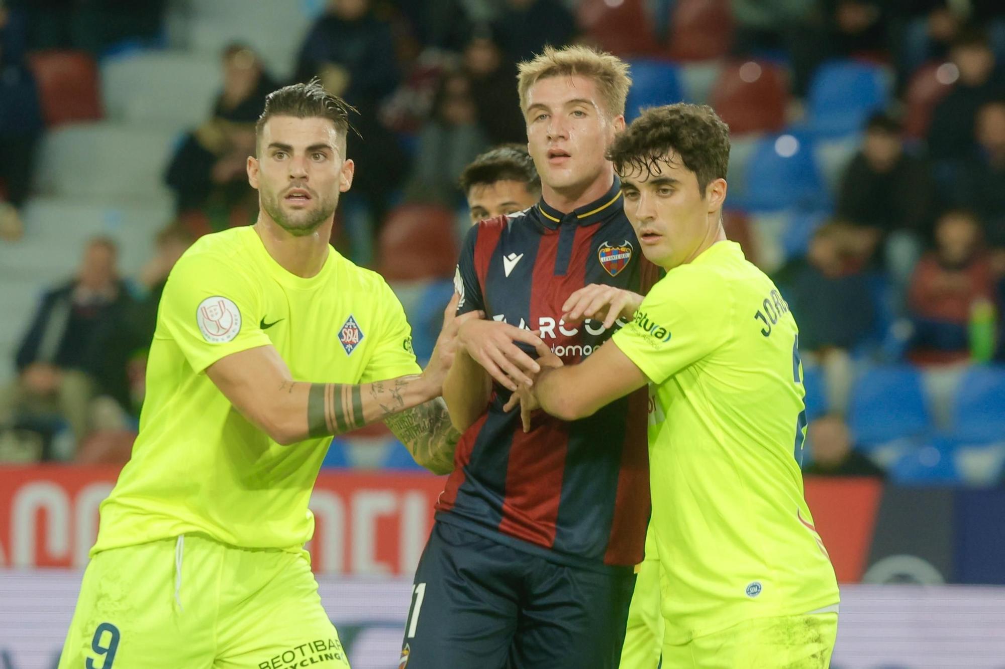 Partido de Copa del REy entre el Levante UD y el SD Amorebieta en imágenes