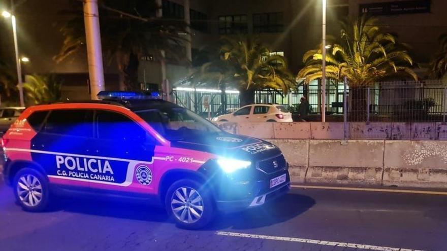 Huye de un control de la Policía en La Palma tras haber bebido y no tener carné de conducir