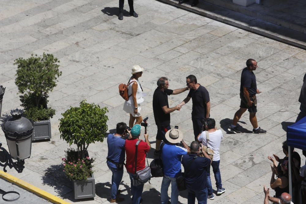 La segunda mascletà de las Fiestas de Elche, en imágenes.