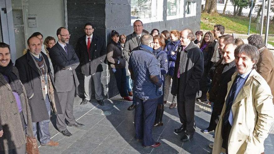 Abogados del partido judicial de Cangas, durante una concentración de protesta.  // Gonzalo Núñez