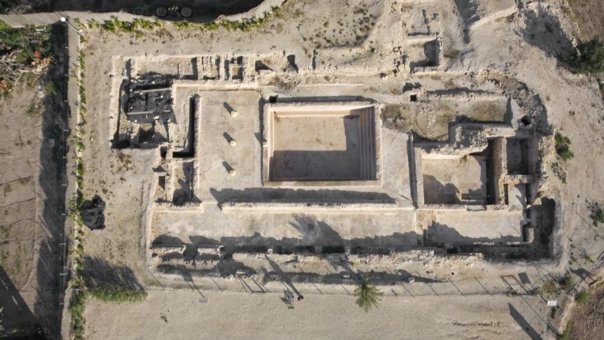 La UA recorre el yacimiento de La Alcudia en una exposición