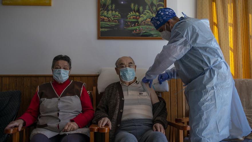 Galicia demanda la cuarta dosis para los mayores de 80: son el 20% de los infectados