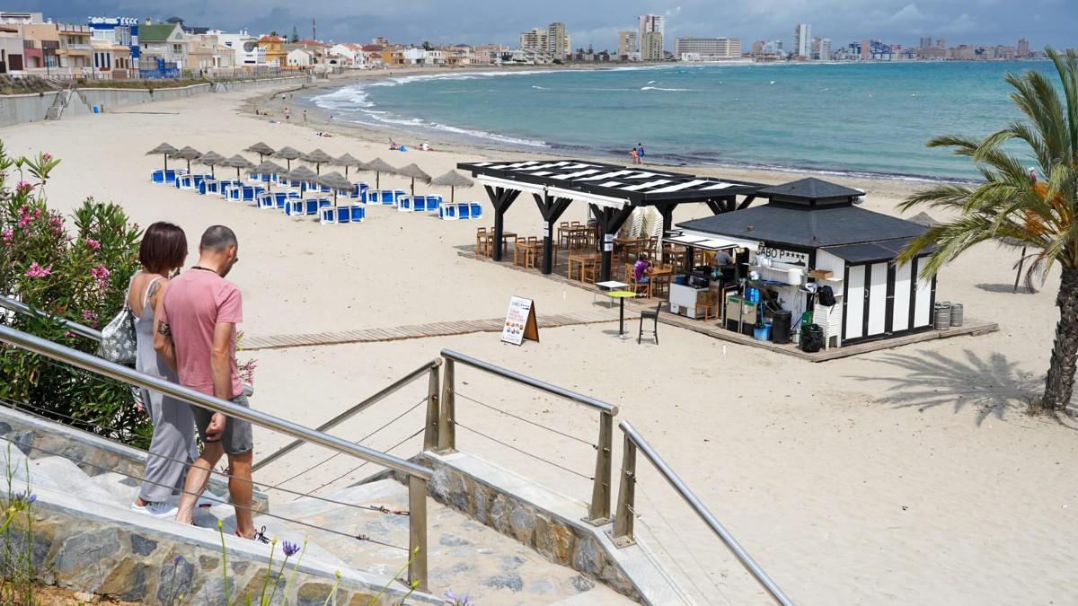 La Alcaldesa pide más espacio de terraza para los chiringuitos