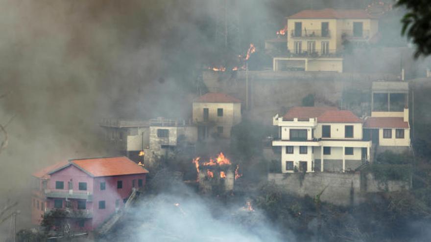 El incendio de Madeira provoca al menos tres muertos