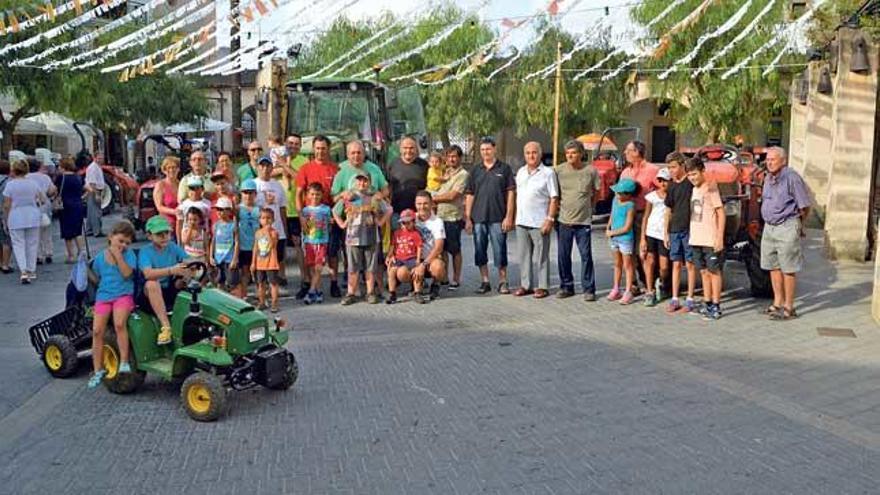 Concentración de tractoristas y ´Holi Festival´