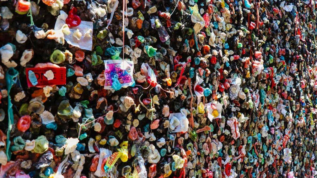 Bubblegum Alley, un callejón de récord... De chicles pegados en las paredes