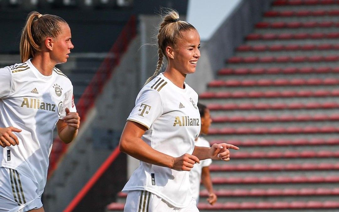 Giulia Gwinn en el amistoso frente al FC Barcelona Femenino