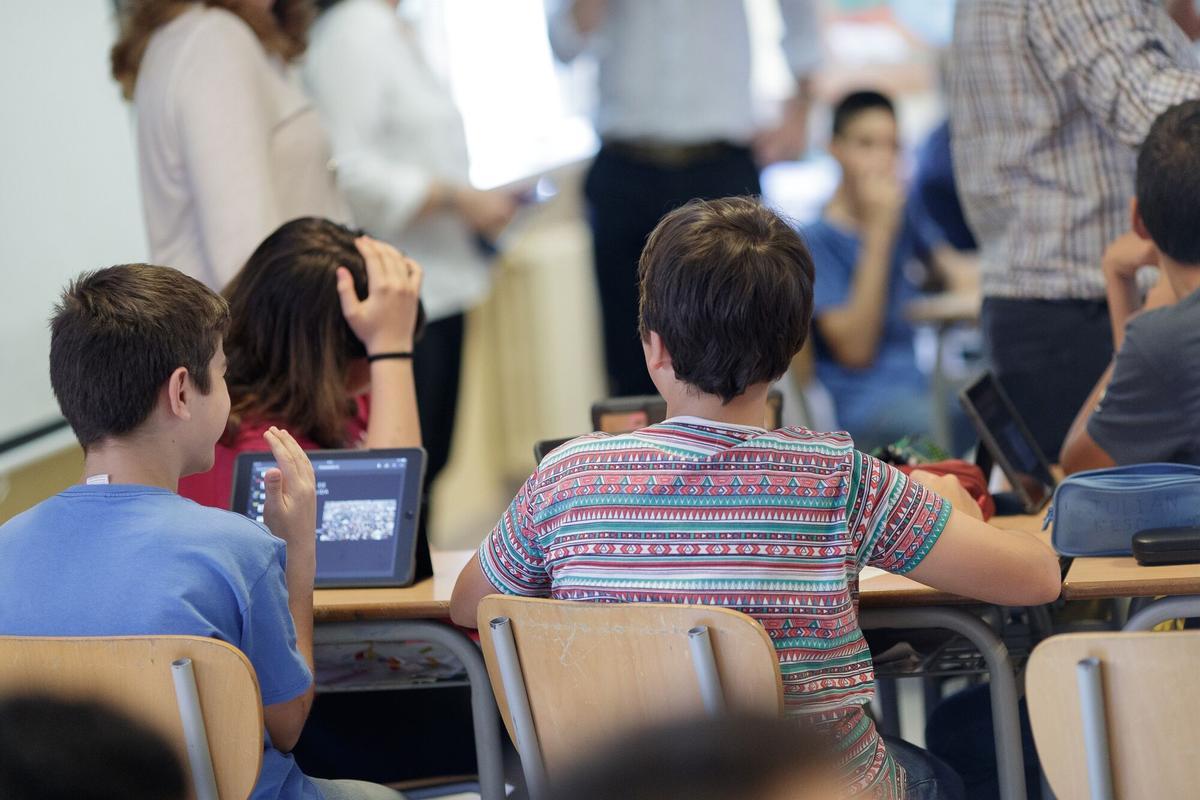 Un grupo de alumnos durante la jornada lectiva en el colegio.
