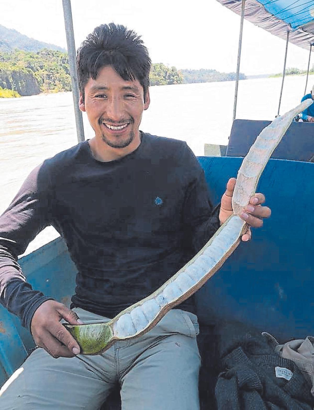 Kléber, el guía a través del río Manu;