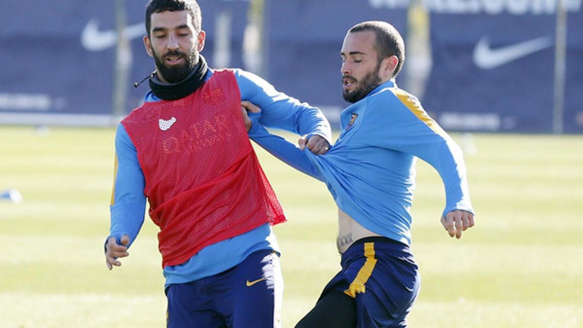 Turan y Vidal, titulares ante el Valencia