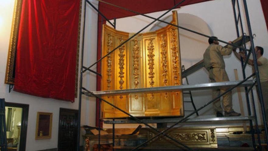 El día 8 se bendice el nuevo retablo de la capilla de Gitanos.