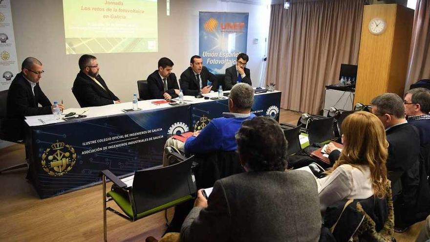 Un momento de la jornada celebrada ayer en A Coruña sobre la energía fotovoltaica.