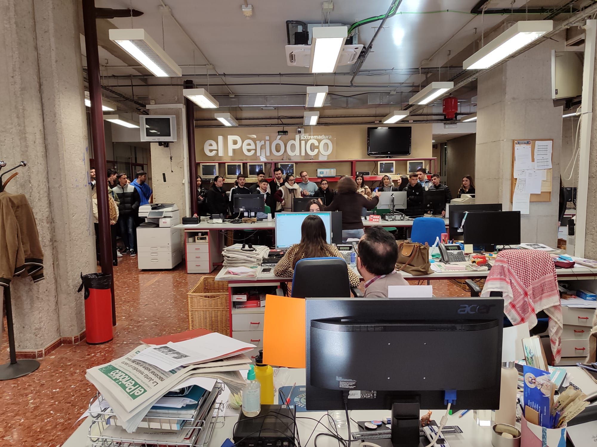 Galería | 40 alumnos del instituto Pedro de Valdivia conocen El Periódico Extremadura