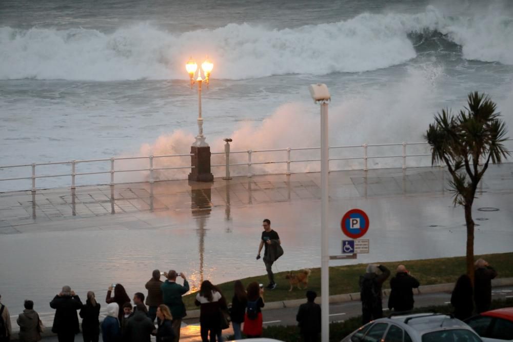 Oleaje en Gijón