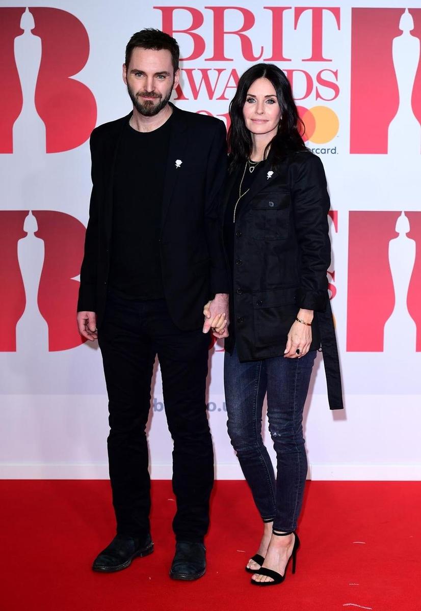 Courteney Cox acompañó a su novio Johnny McDaid