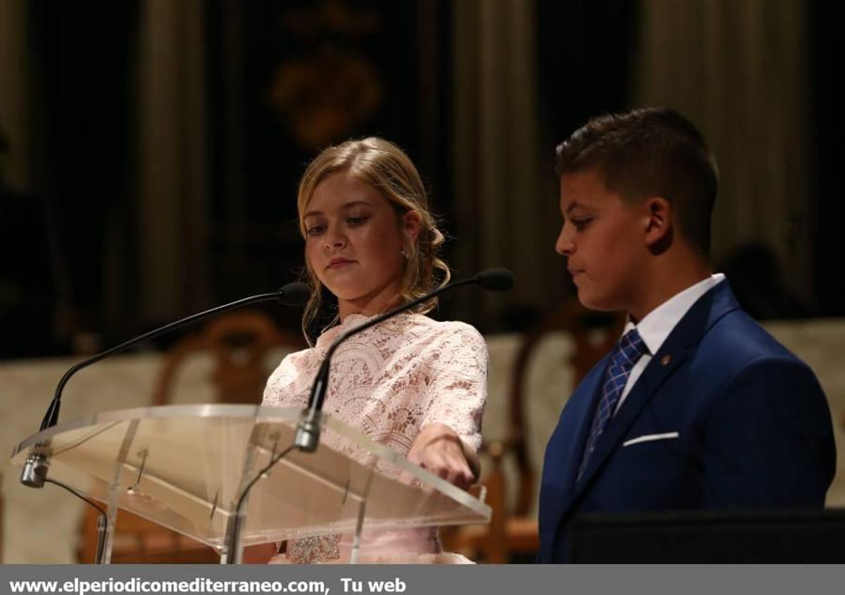 Imposición de bandas a la Reina Infantil