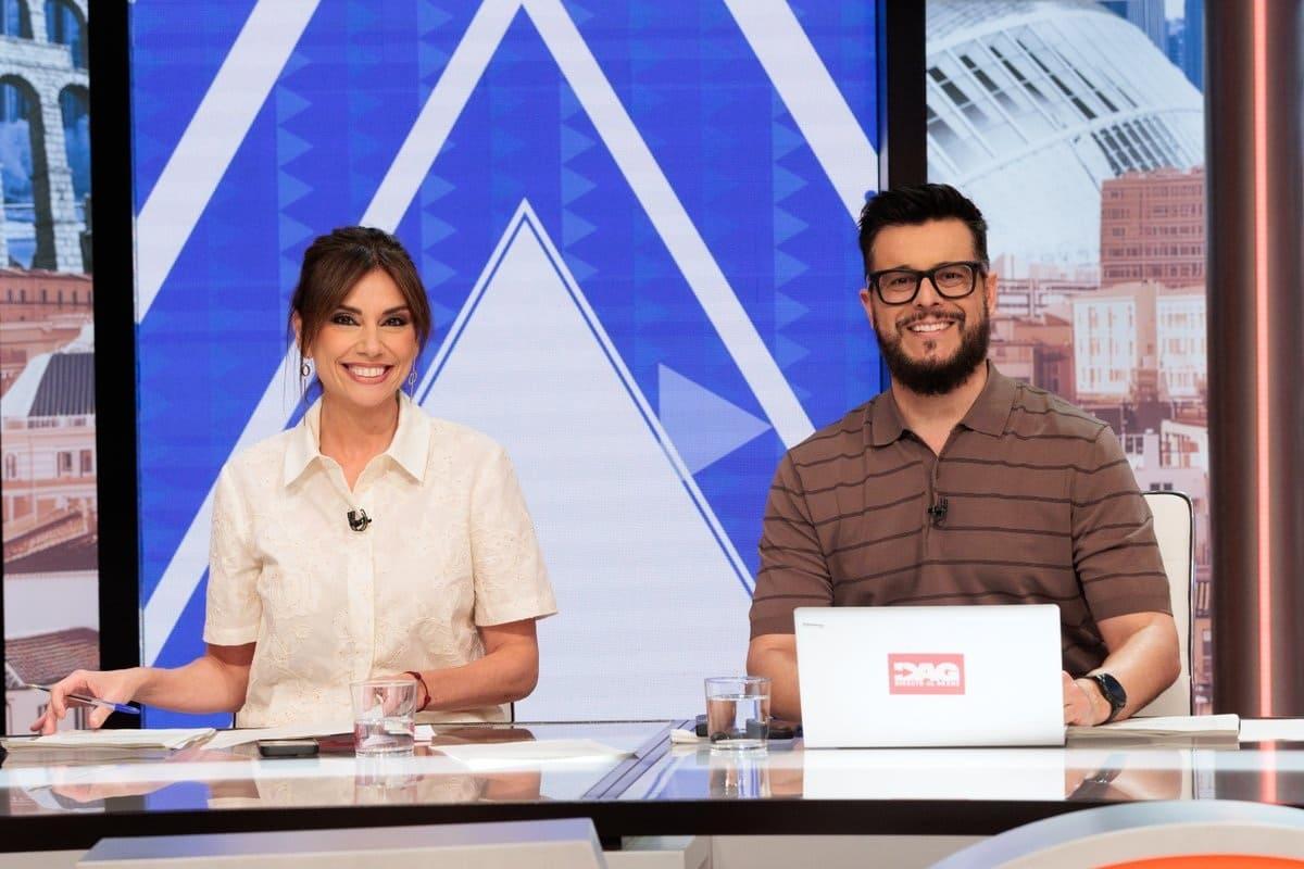 El gallego Martín Barreiro y Marta Flich, presentadores de 'Directo al grano'.