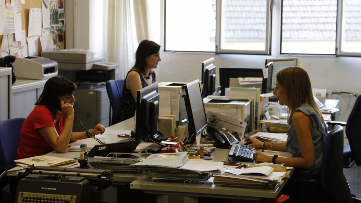 Los administrativos del Estado verán una subida en sus salarios del 0,5%.