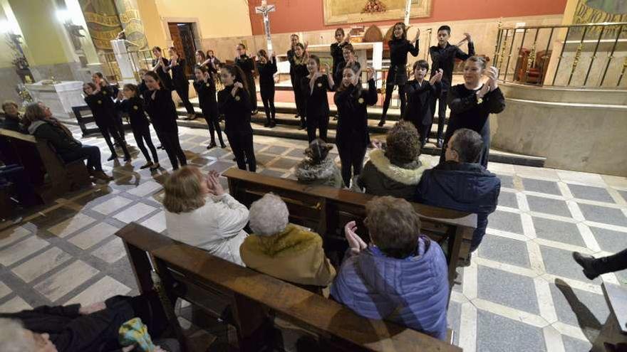 Un momento del concierto de ayer en la iglesia de Llaranes.